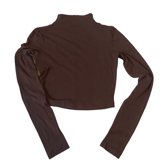 Lululemon Long Sleeve Crop turtle neck– Size 0 - Picture 1 of 2